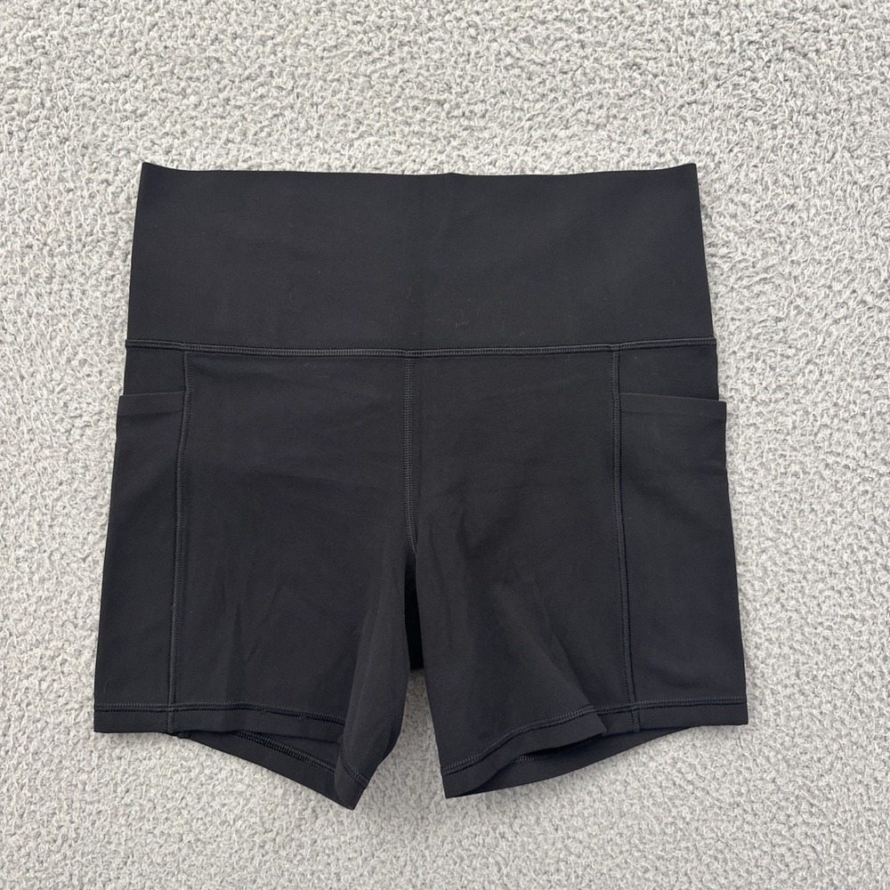 Athleta Salutation Stash 5" Shorts Black Biker Athletic Athleisure Wome's Medium